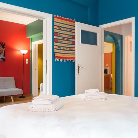"Casa De Colores", Next To The Metro Athens Luaran gambar