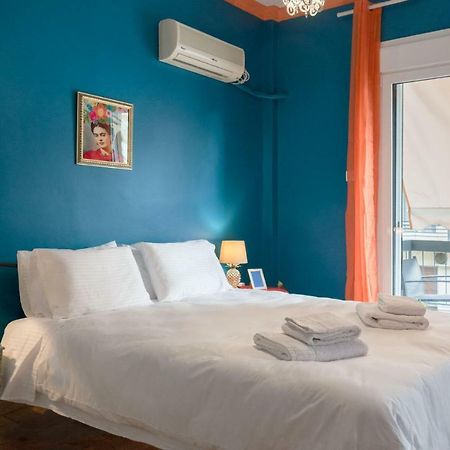 "Casa De Colores", Next To The Metro Athens Luaran gambar