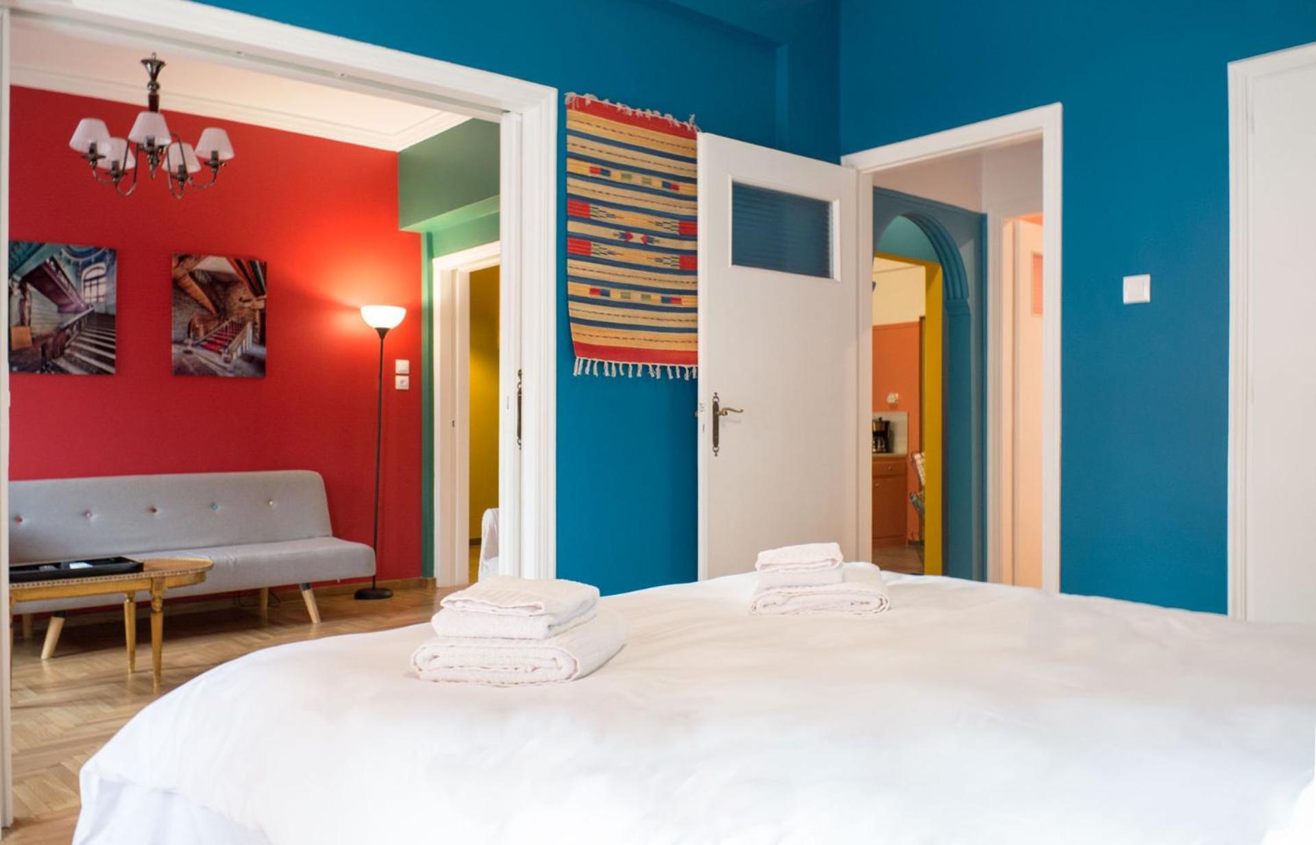 "Casa De Colores", Next To The Metro Athens Luaran gambar