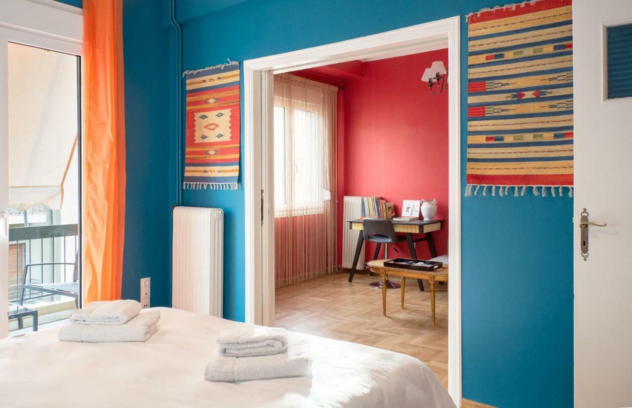 "Casa De Colores", Next To The Metro Athens Luaran gambar