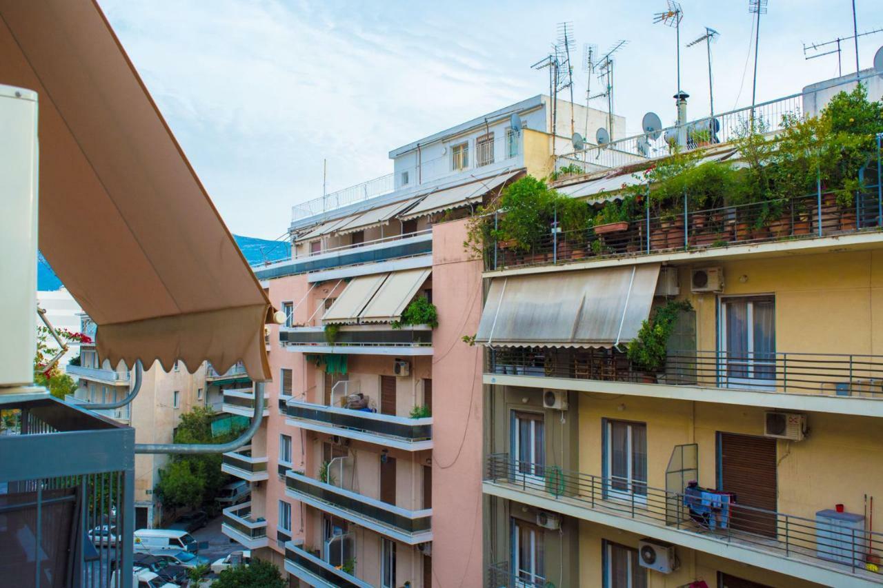"Casa De Colores", Next To The Metro Athens Luaran gambar