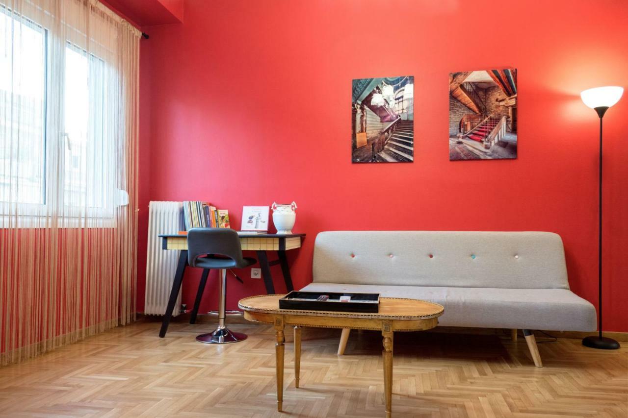 "Casa De Colores", Next To The Metro Athens Luaran gambar